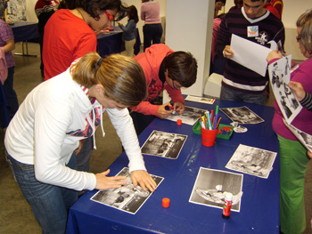 Momento del taller de Collage en la Fundación Mapfre.